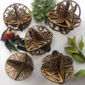 Bolas navideñas caladas en madera para ensamblar